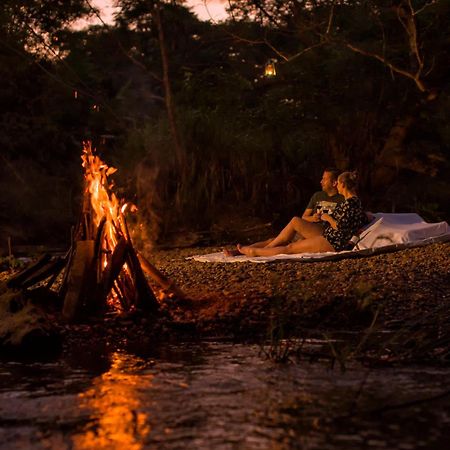 Athgira River Camping - อุดาวาลาเว ภายนอก รูปภาพ