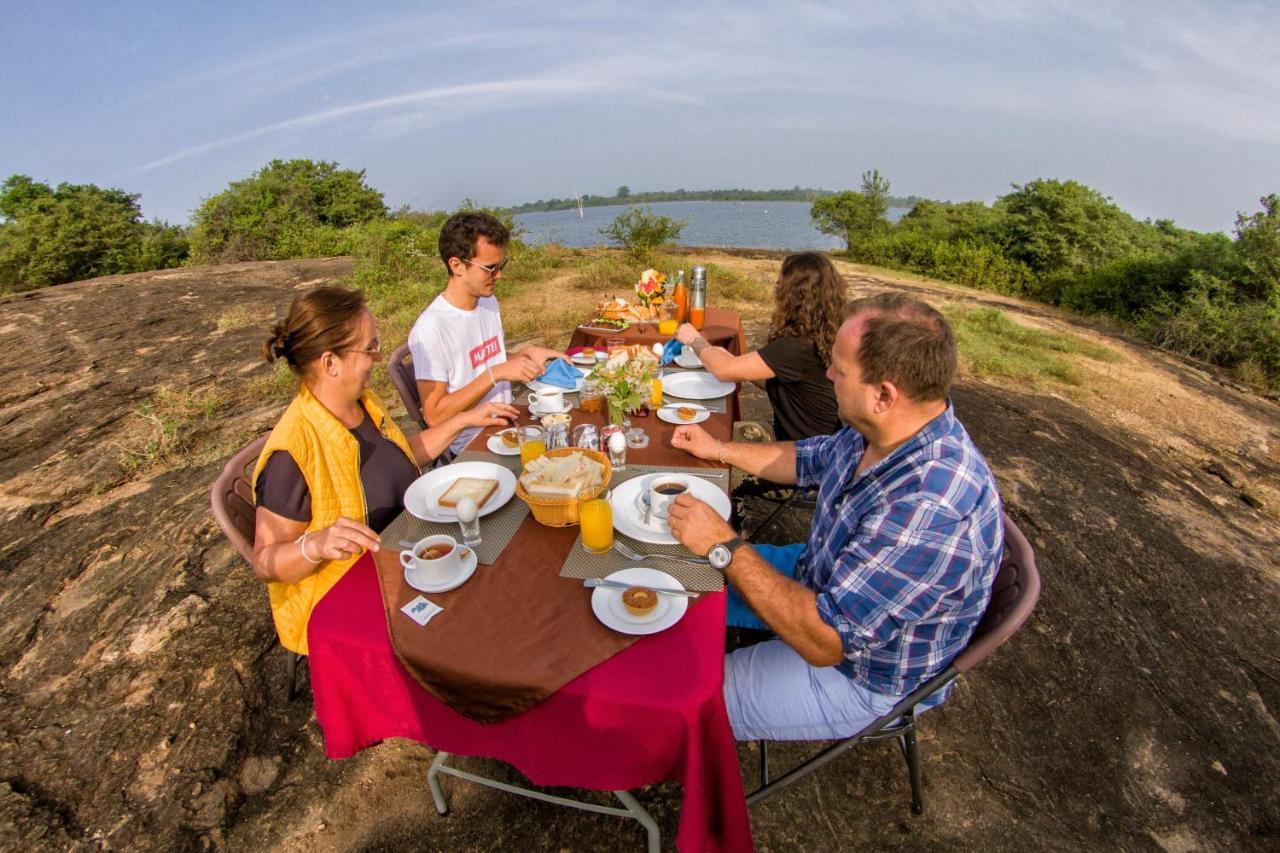 Athgira River Camping - อุดาวาลาเว ภายนอก รูปภาพ