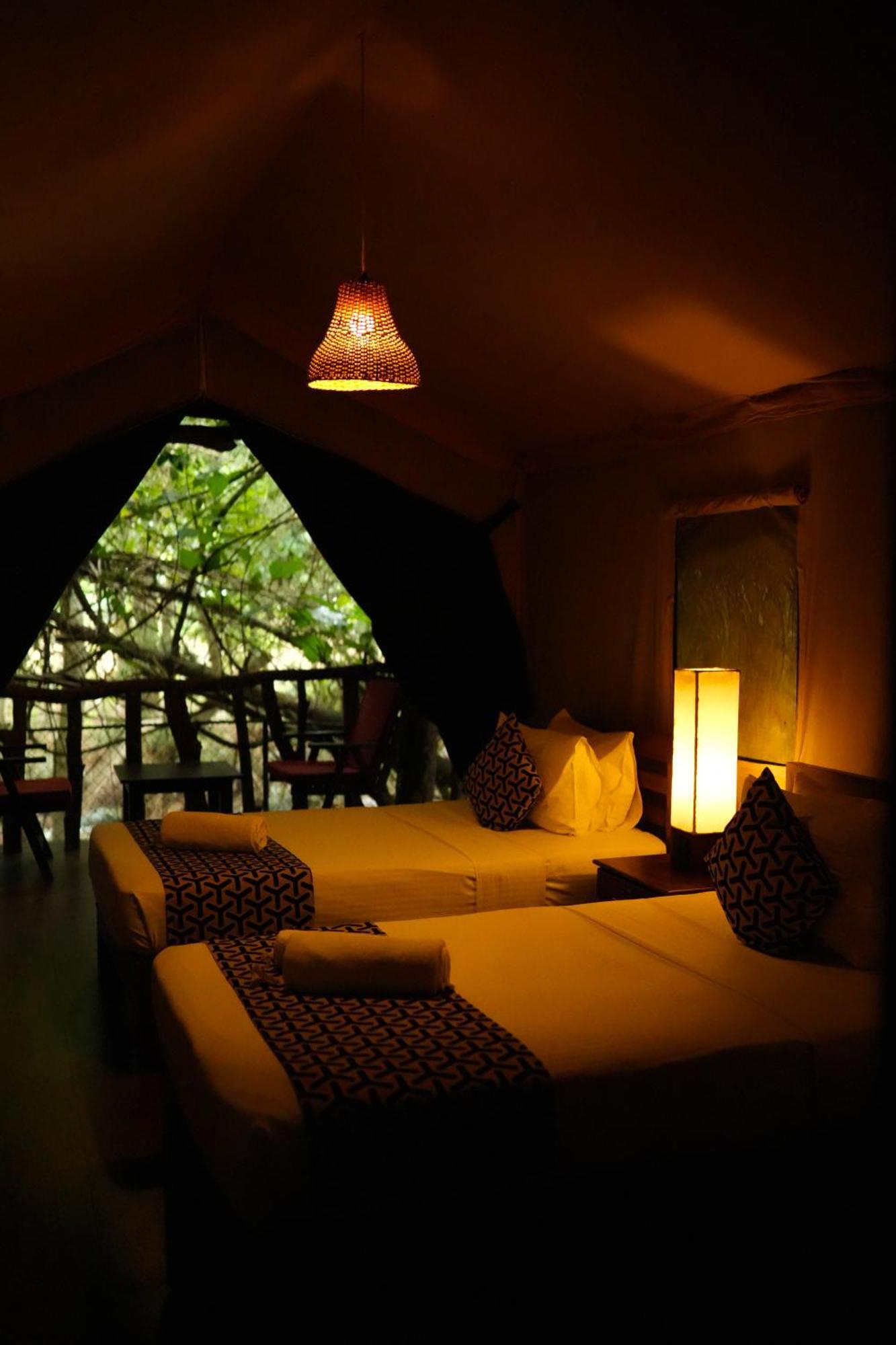 Athgira River Camping - อุดาวาลาเว ภายนอก รูปภาพ