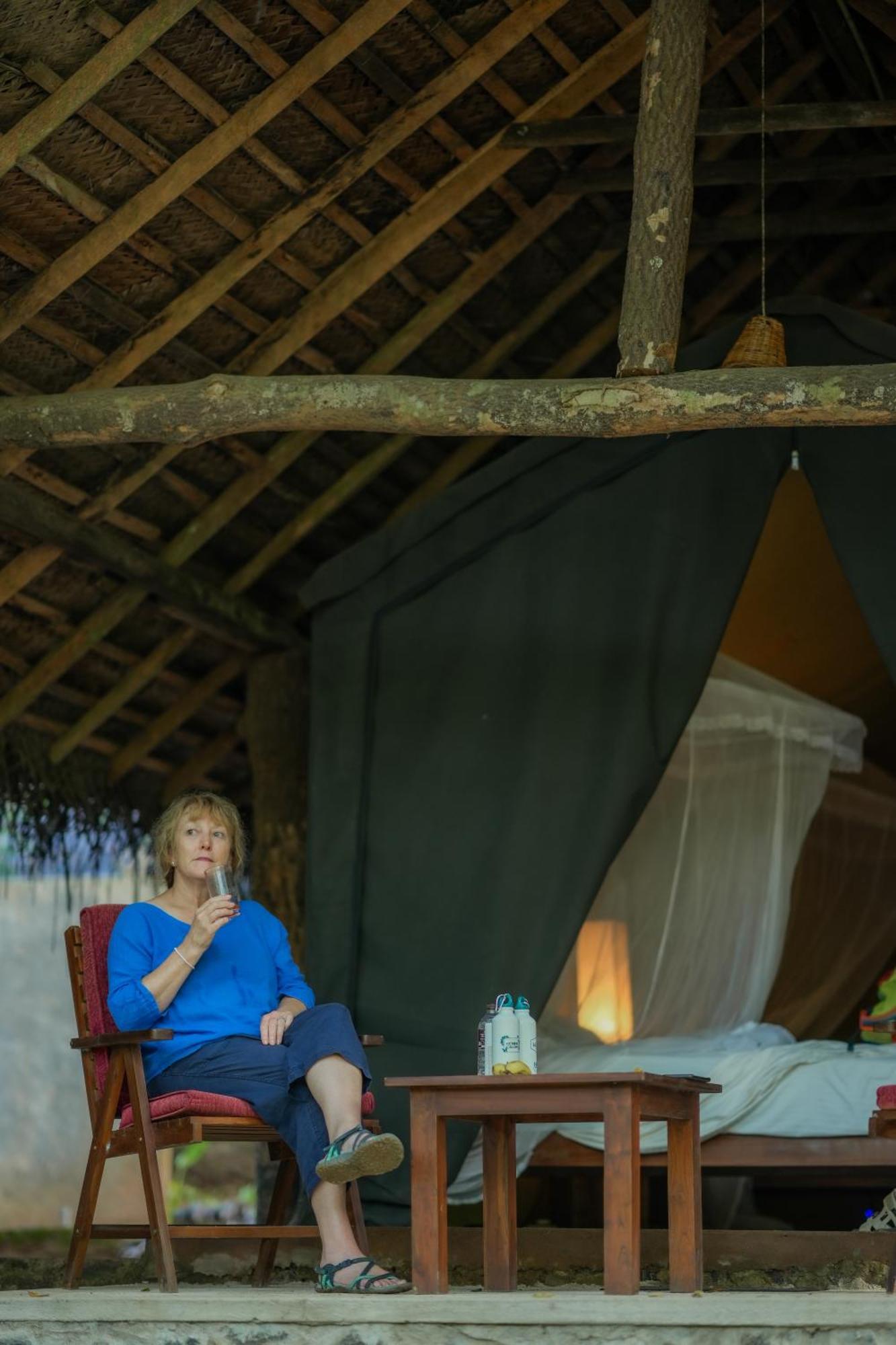Athgira River Camping - อุดาวาลาเว ภายนอก รูปภาพ
