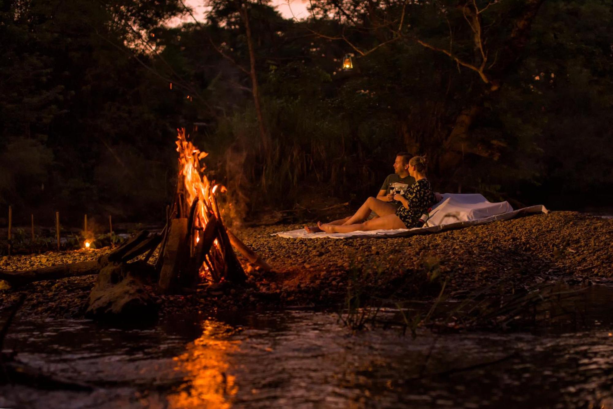 Athgira River Camping - อุดาวาลาเว ภายนอก รูปภาพ