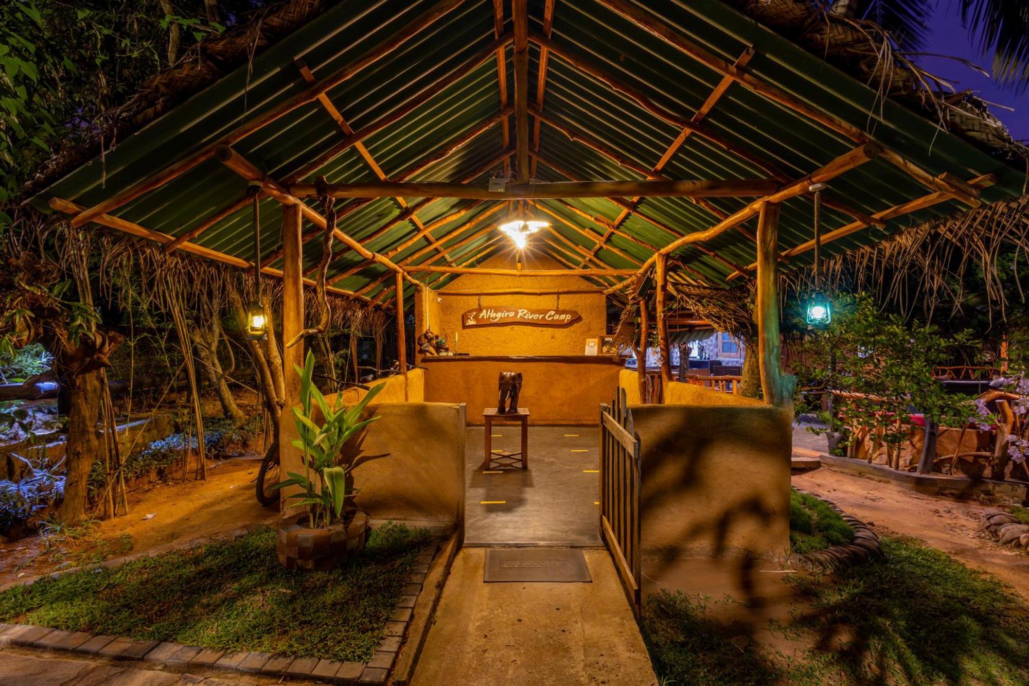 Athgira River Camping - อุดาวาลาเว ภายนอก รูปภาพ
