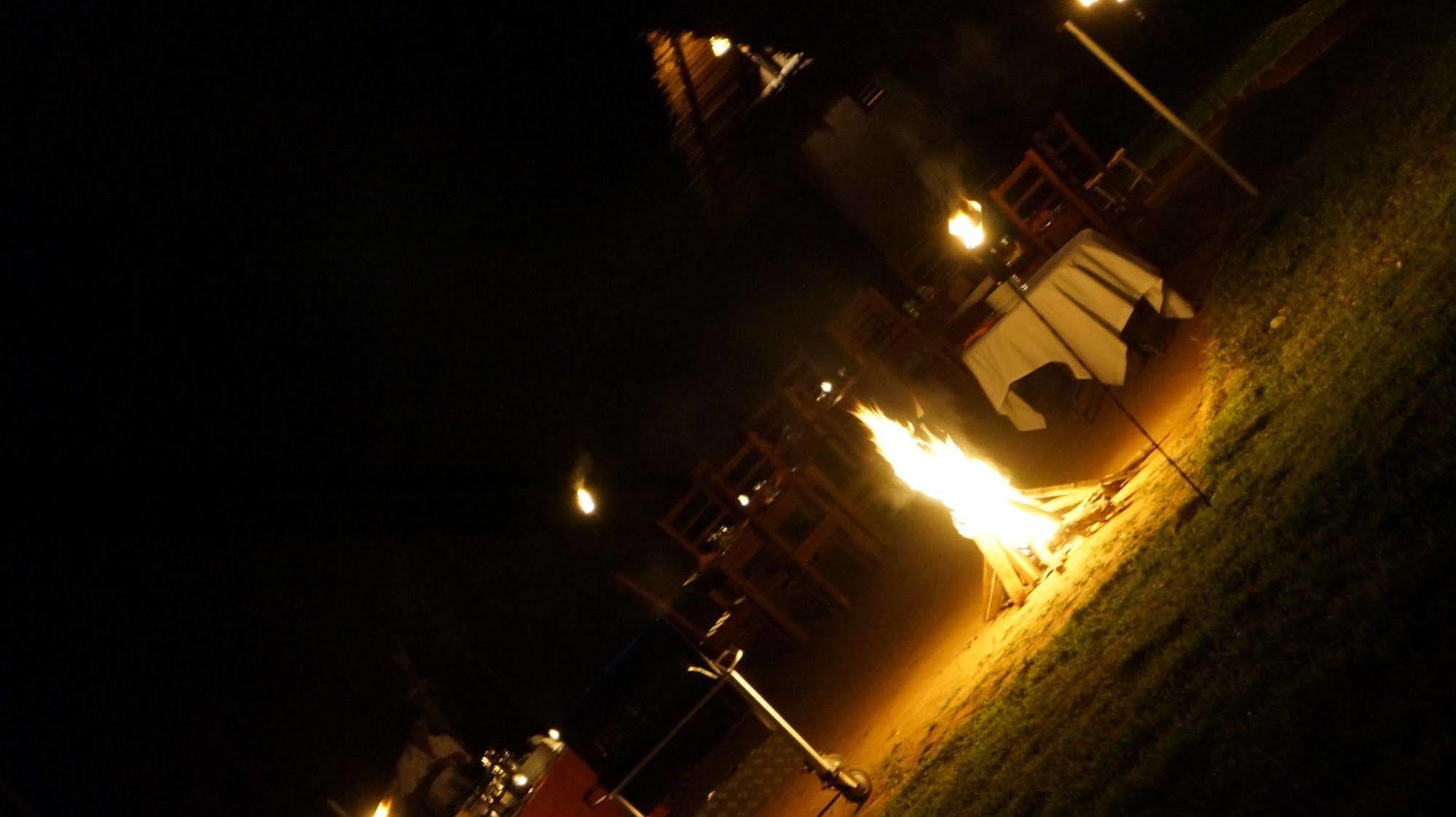 Athgira River Camping - อุดาวาลาเว ภายนอก รูปภาพ