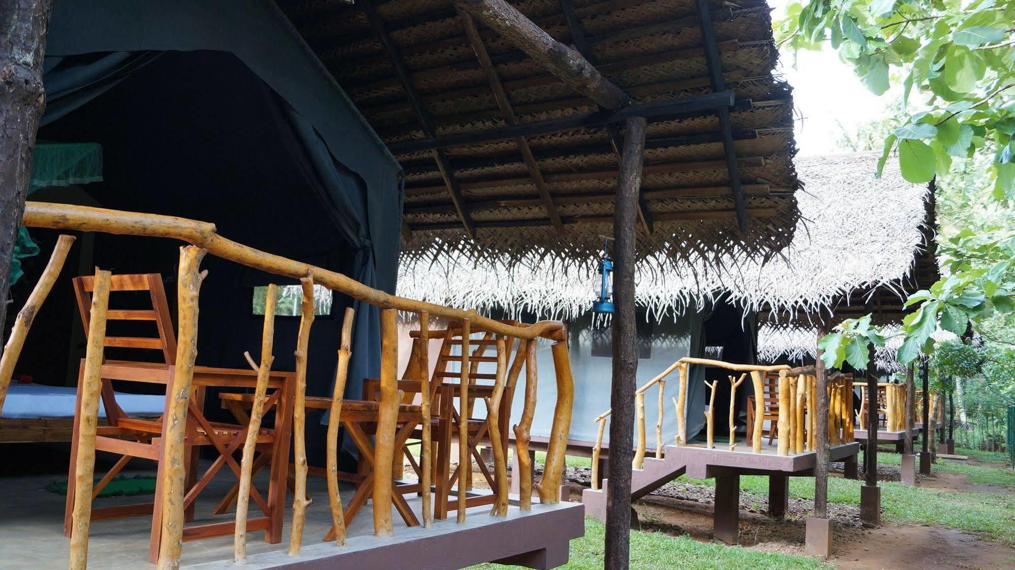 Athgira River Camping - อุดาวาลาเว ภายนอก รูปภาพ