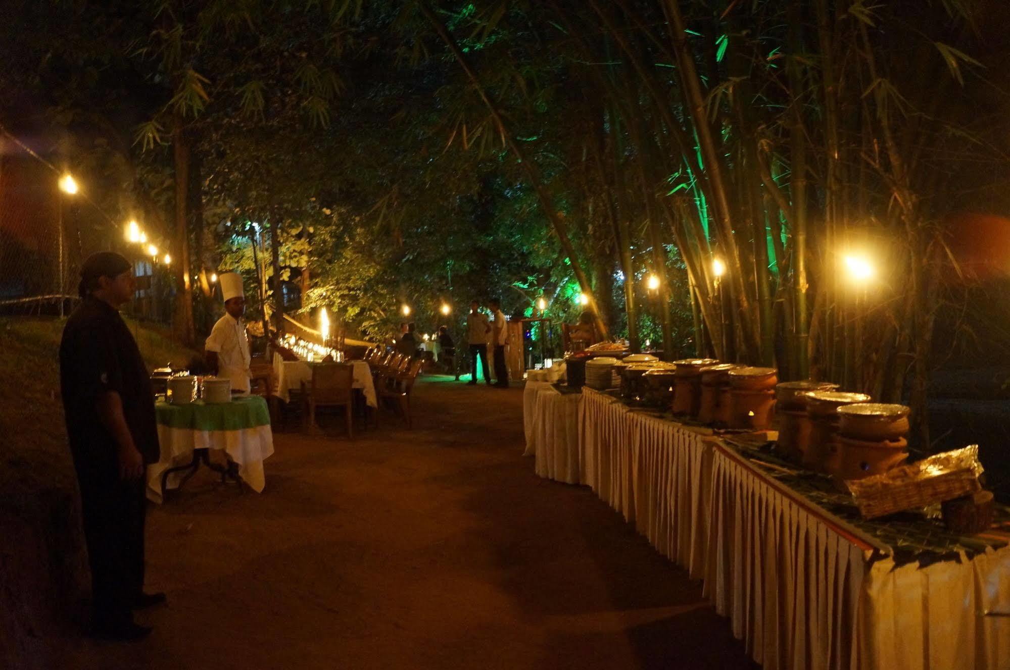 Athgira River Camping - อุดาวาลาเว ภายนอก รูปภาพ